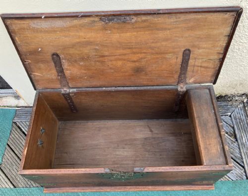 EARLY GEORGIAN TEAK COLONIAL BRASS BOUND TRUNK - ADDITIONAL PHOTO 4