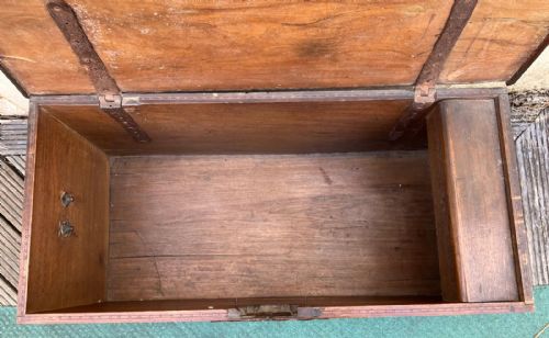 EARLY GEORGIAN TEAK COLONIAL BRASS BOUND TRUNK - ADDITIONAL PHOTO 5