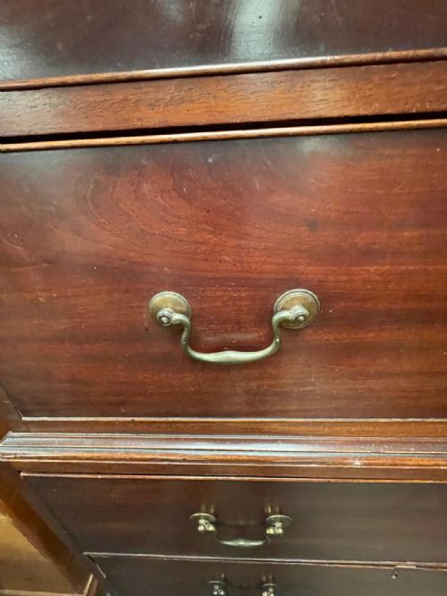 CHARMING GEORGIAN MAHOGANY CHEST ON CHEST OF SMALL PROPORTION - ADDITIONAL PHOTO 4