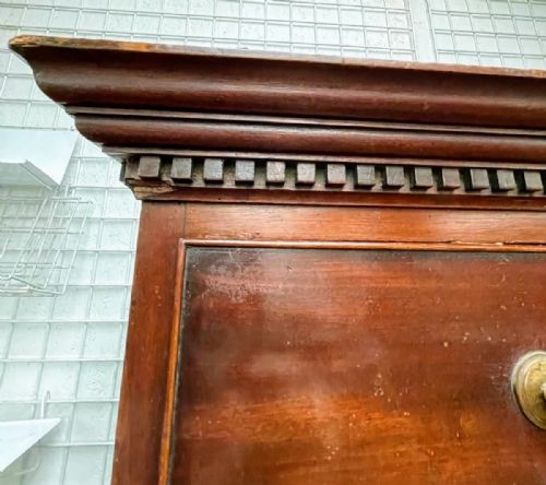 CHARMING GEORGIAN MAHOGANY CHEST ON CHEST OF SMALL PROPORTION - ADDITIONAL PHOTO 5