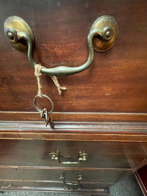 CHARMING GEORGIAN MAHOGANY CHEST ON CHEST OF SMALL PROPORTION - ADDITIONAL PHOTO 6