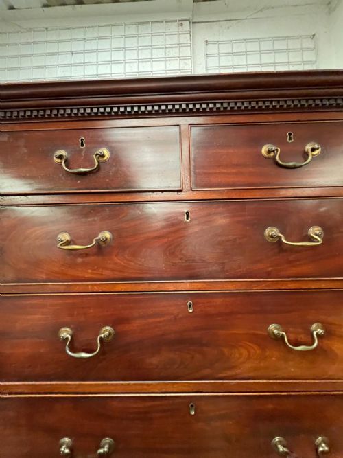 CHARMING GEORGIAN MAHOGANY CHEST ON CHEST OF SMALL PROPORTION - ADDITIONAL PHOTO 15
