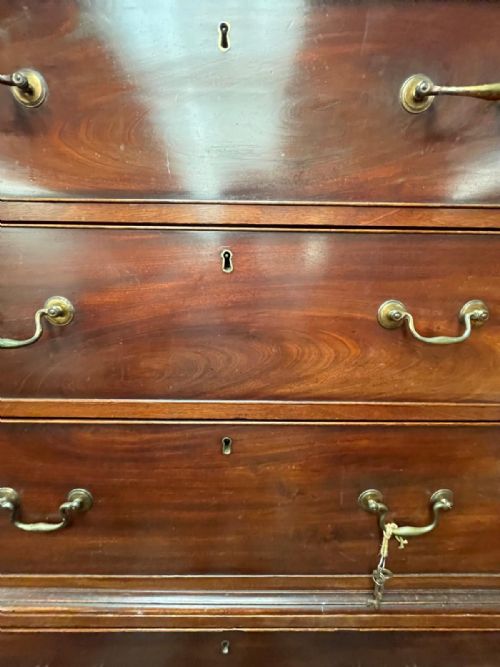 CHARMING GEORGIAN MAHOGANY CHEST ON CHEST OF SMALL PROPORTION - ADDITIONAL PHOTO 18
