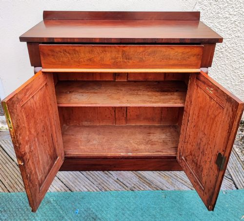 A QUALITY VICTORIAN MAHOGANY 2 DOOR SIDE CABINET CHIFFONIER - ADDITIONAL PHOTO 1