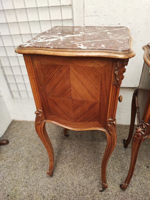 AN ANTIQUE MATCHED PAIR OF FRENCH MARBLE TOP BEDSIDE CABINETS - ADDITIONAL PHOTO 1