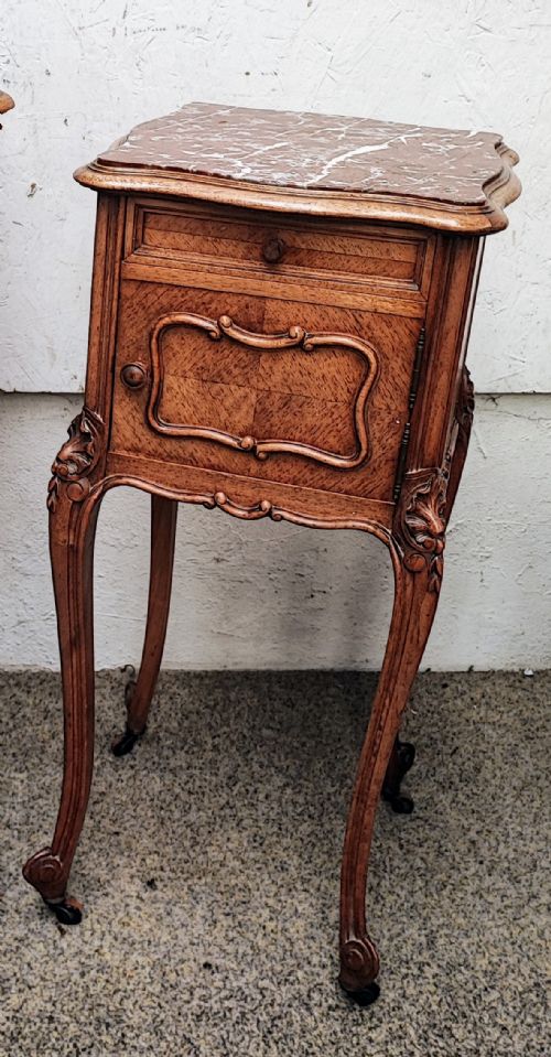 AN ANTIQUE MATCHED PAIR OF FRENCH MARBLE TOP BEDSIDE CABINETS - ADDITIONAL PHOTO 14