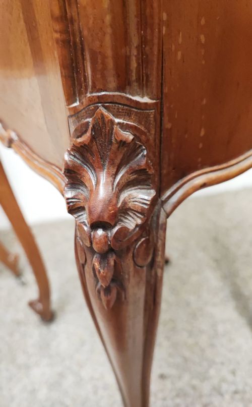 AN ANTIQUE MATCHED PAIR OF FRENCH MARBLE TOP BEDSIDE CABINETS - ADDITIONAL PHOTO 16