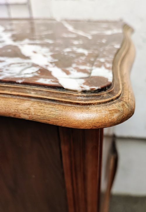 AN ANTIQUE MATCHED PAIR OF FRENCH MARBLE TOP BEDSIDE CABINETS - ADDITIONAL PHOTO 17