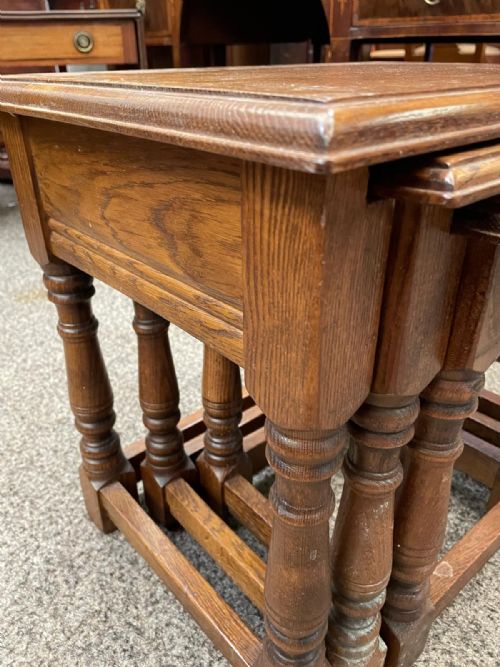 SOLID OAK NEST OF 3 TABLES - ADDITIONAL PHOTO 3