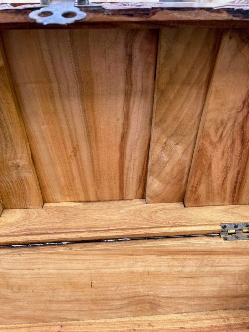 ANTIQUE SMALL CARVED CAMPHOR WOOD TRUNK - ADDITIONAL PHOTO 5