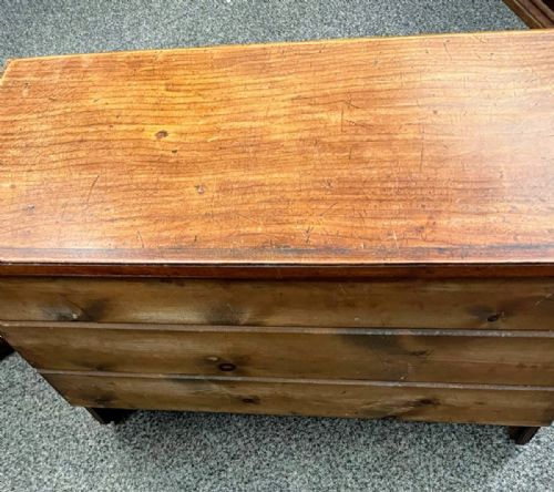 ANTIQUE ELM AND PINE COFFER - ADDITIONAL PHOTO 7