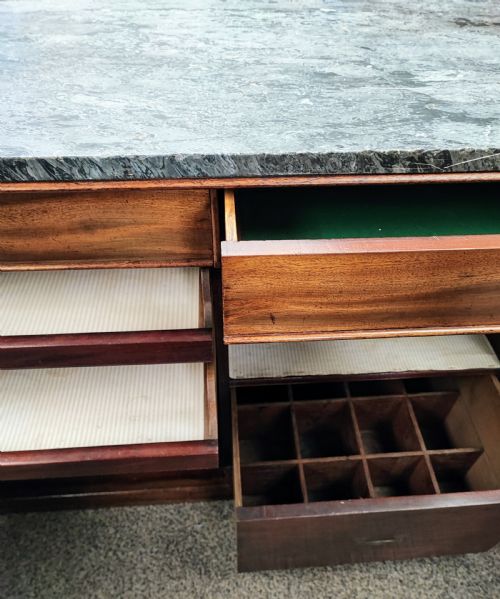 A FINE REGENCY MARBLE TOP MAHOGANY SIDE CABINET - ADDITIONAL PHOTO 13