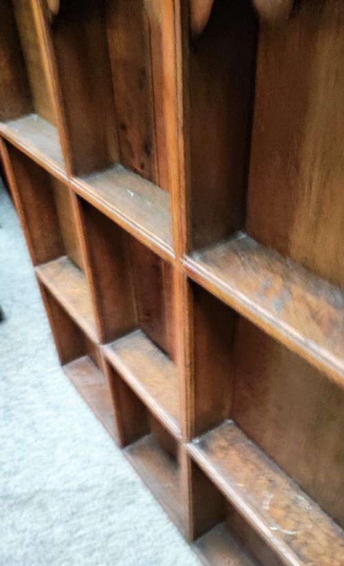 A PRETTY ANTIQUE WALL MOUNTED OAK DELFT RACK - ADDITIONAL PHOTO 2