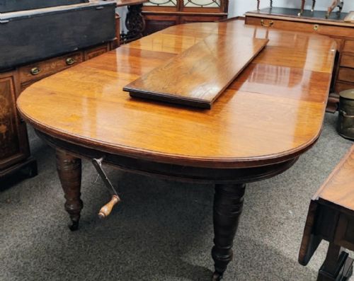 large 3 leaf victorian oak extending table - CATEGORY: ANTIQUE TABLES - DATED 19TH CENTURY