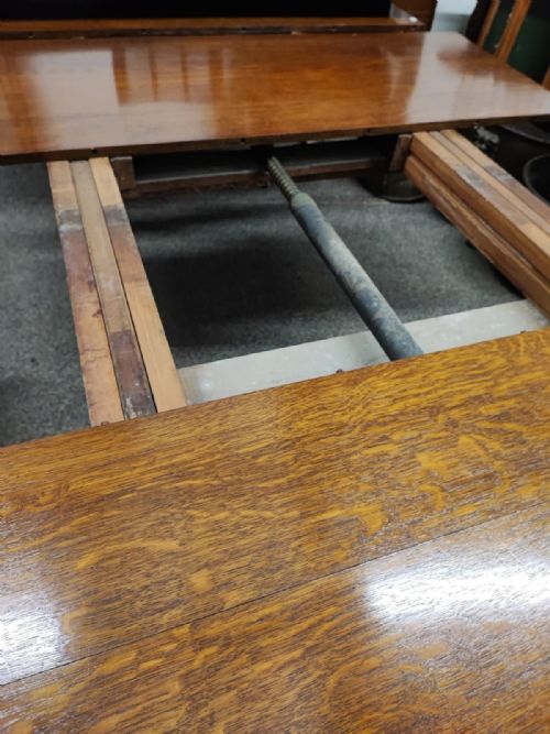 LARGE 3 LEAF VICTORIAN OAK EXTENDING TABLE - ADDITIONAL PHOTO 4