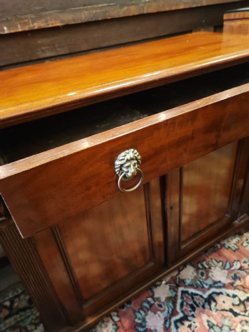 ANTIQUE MAHOGANY 2 DOOR SIDE CABINET OR CHIFFONIER - ADDITIONAL PHOTO 3