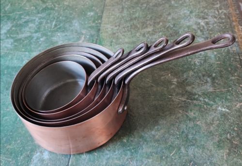 AN ANTIQUE SET OF 5 FRENCH GRADUATED COPPER AND IRON PANS - ADDITIONAL PHOTO 5