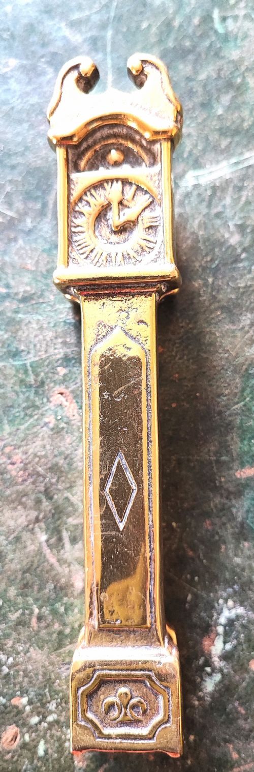 AN UNUSUAL SMALL BRASS ANTIQUE GRANDFATHER CLOCK DOOR KNOCKER - ADDITIONAL PHOTO 3