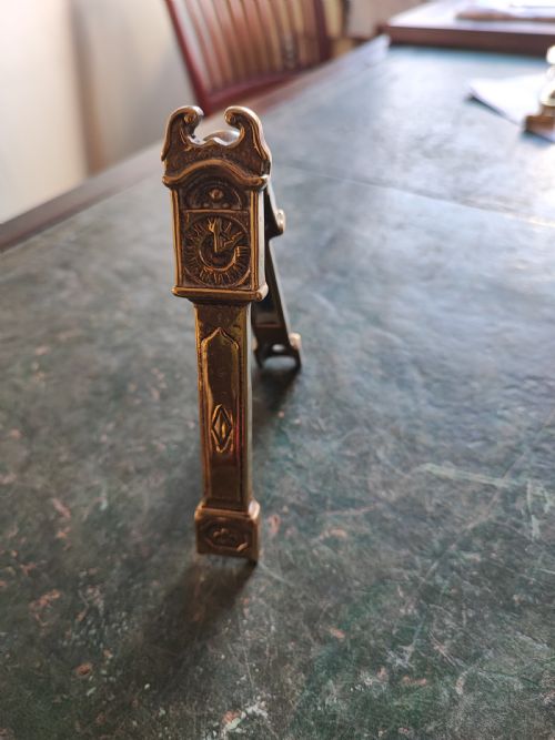 AN UNUSUAL SMALL BRASS ANTIQUE GRANDFATHER CLOCK DOOR KNOCKER - ADDITIONAL PHOTO 5