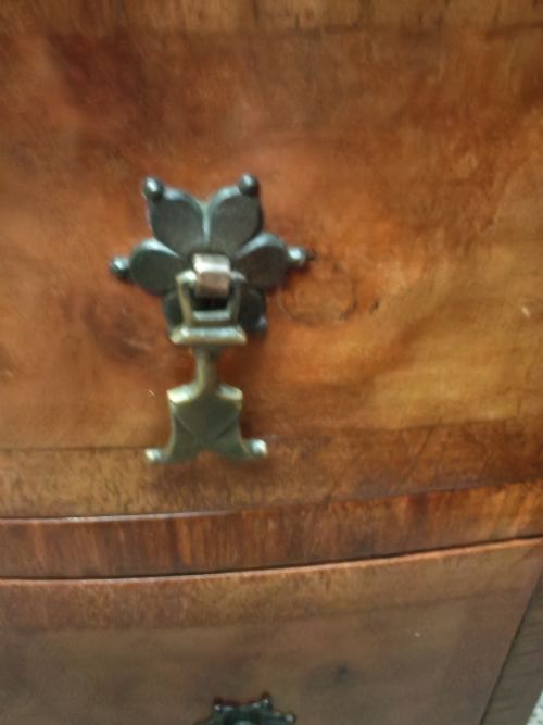 ANTIQUE SMALL WALNUT BOW FRONT CHEST WITH BRUSHING SLIDE - ADDITIONAL PHOTO 2