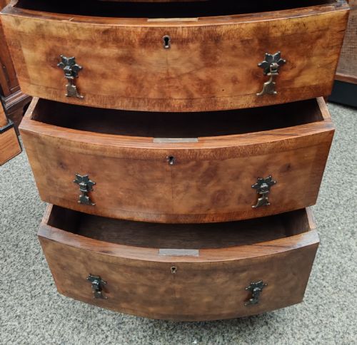ANTIQUE SMALL WALNUT BOW FRONT CHEST WITH BRUSHING SLIDE - ADDITIONAL PHOTO 5