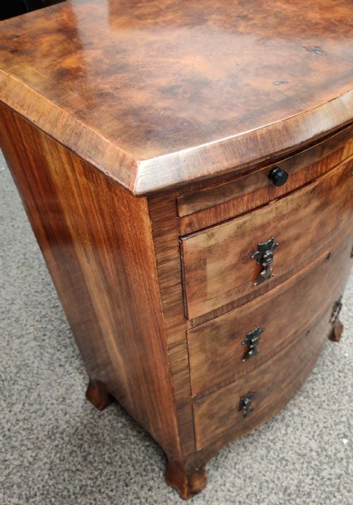 ANTIQUE SMALL WALNUT BOW FRONT CHEST WITH BRUSHING SLIDE - ADDITIONAL PHOTO 6