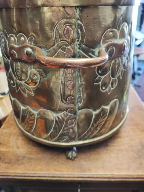 ANTIQUE BRASS ARMORIAL LOG OR CALL BIN - ADDITIONAL PHOTO 2