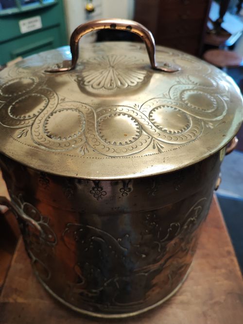 ANTIQUE BRASS ARMORIAL LOG OR CALL BIN - ADDITIONAL PHOTO 3