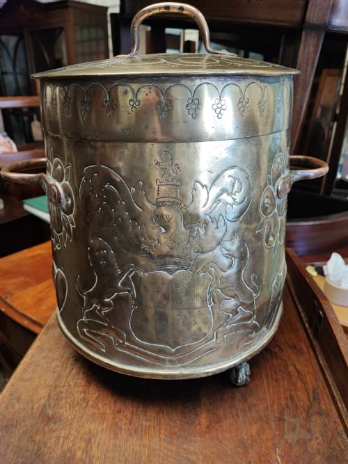 ANTIQUE BRASS ARMORIAL LOG OR CALL BIN - ADDITIONAL PHOTO 6