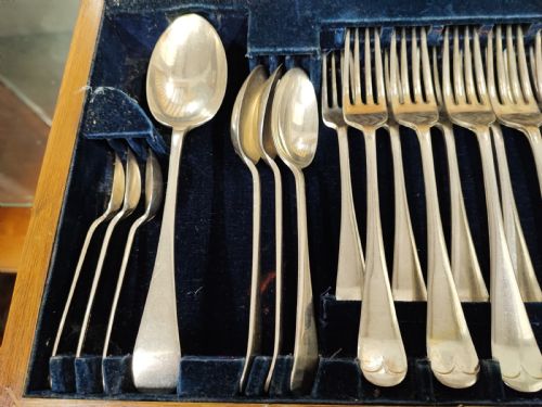 ANTIQUE CANTEEN OF CUTLERY FOR 6 PLACE SETTINGS - ADDITIONAL PHOTO 3