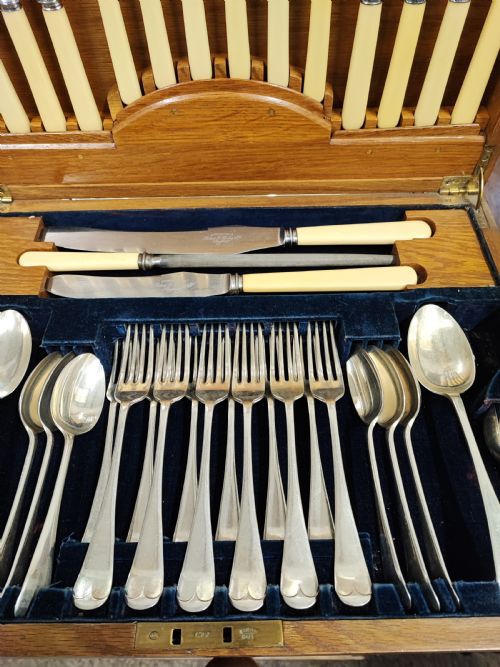 ANTIQUE CANTEEN OF CUTLERY FOR 6 PLACE SETTINGS - ADDITIONAL PHOTO 6