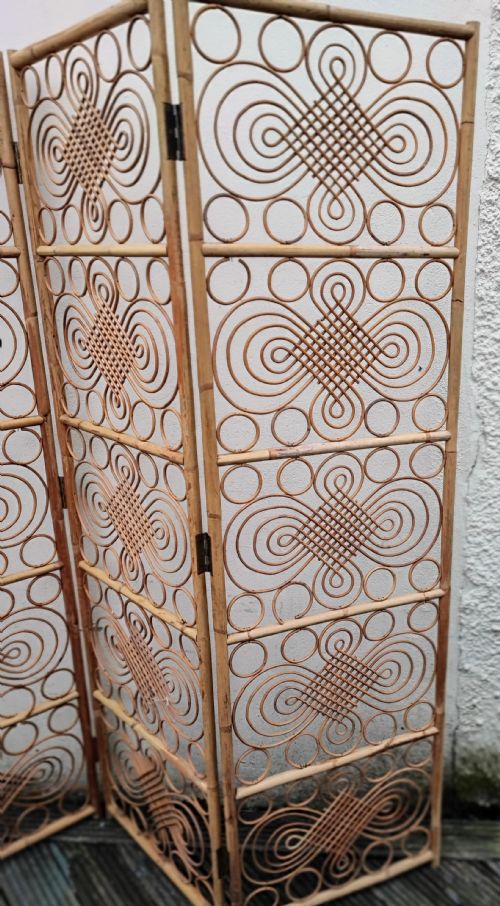 A DECORATIVE 3 FOLD BAMBOO SCREEN - ADDITIONAL PHOTO 5