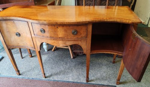 ANTIQUE MAHOGANY SERPENTINE AND INLAID SIDEBOARD IN THE GEORGE III STYLE - ADDITIONAL PHOTO 1