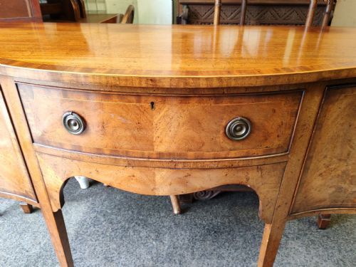 ANTIQUE MAHOGANY SERPENTINE AND INLAID SIDEBOARD IN THE GEORGE III STYLE - ADDITIONAL PHOTO 7
