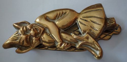 VICTORIAN BRASS DOOR KNOCKER DEPICTING AN ELF - ADDITIONAL PHOTO 6