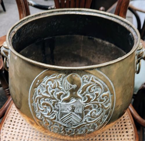 ANTIQUE LARGE BRASS ARMORIAL JARDINIERE - ADDITIONAL PHOTO 2