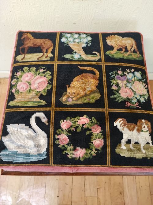 AN ATTRACTIVE VICTORIAN OTTOMAN STOOL - ADDITIONAL PHOTO 1
