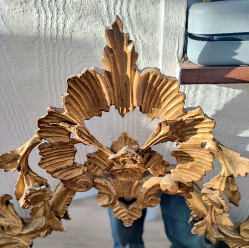 ANTIQUE ITALIAN CARVED GILTWOOD MIRROR - ADDITIONAL PHOTO 1