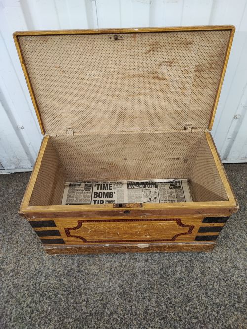 19C SMALL PINE TRUNK WITH ORIGINAL PAINTWORK - ADDITIONAL PHOTO 5