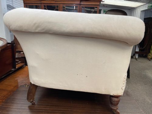 VICTORIAN 2 SEATER CHESTERFIELD SOFA - ADDITIONAL PHOTO 4