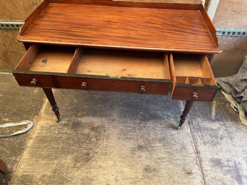 SUPERB REGENCY MAHOGANY WRITING TABLE - ADDITIONAL PHOTO 3