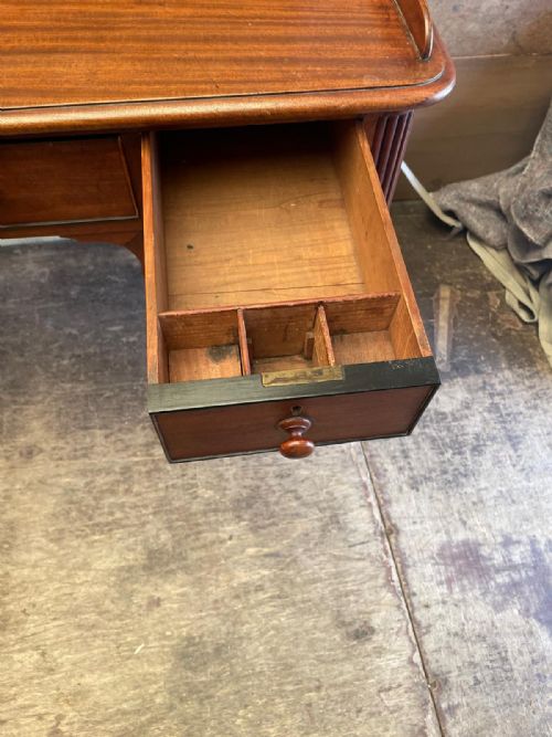SUPERB REGENCY MAHOGANY WRITING TABLE - ADDITIONAL PHOTO 4