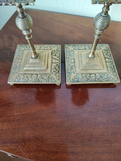 PAIR OF VICTORIAN BRASS CANDLESTICKS - ADDITIONAL PHOTO 3