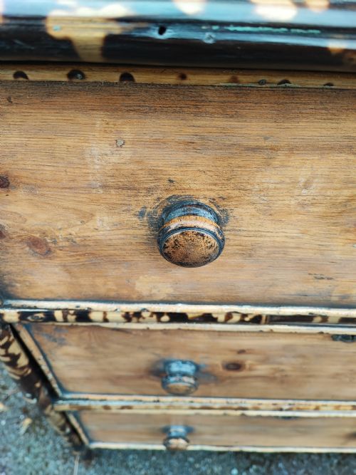 AN UNUSUAL TIGER BAMBOO AND PINESMALL CHEST OF DRAWERS - ADDITIONAL PHOTO 3