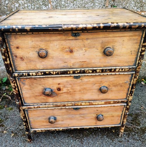 AN UNUSUAL TIGER BAMBOO AND PINESMALL CHEST OF DRAWERS - ADDITIONAL PHOTO 5
