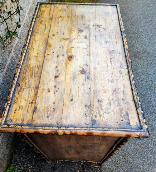 AN UNUSUAL TIGER BAMBOO AND PINESMALL CHEST OF DRAWERS - ADDITIONAL PHOTO 6