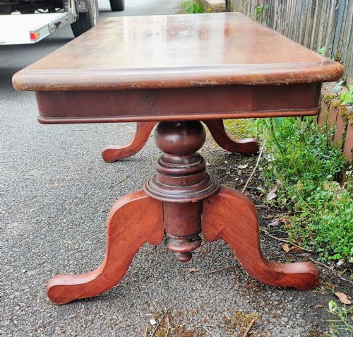 A VICTORIAN MAHOGANY STRETCHER COFFEE TABLE - ADDITIONAL PHOTO 1
