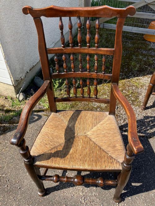 2 SPINDLE BACK COUNTRY ARMCHAIRS - ADDITIONAL PHOTO 9