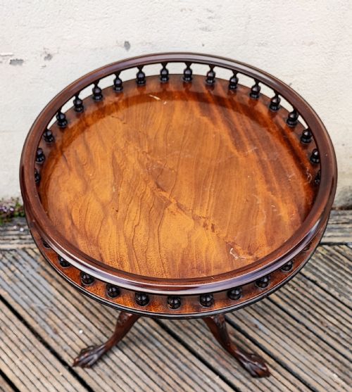 ANTIQUE GALLERIED WINE TABLE IN THE GEORGE LLL STYLE - ADDITIONAL PHOTO 1