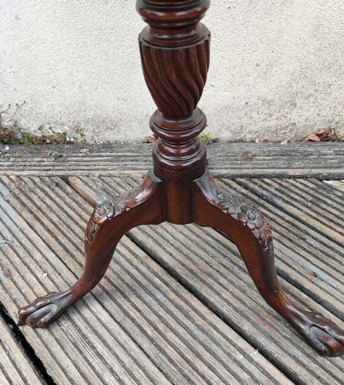 ANTIQUE GALLERIED WINE TABLE IN THE GEORGE LLL STYLE - ADDITIONAL PHOTO 5
